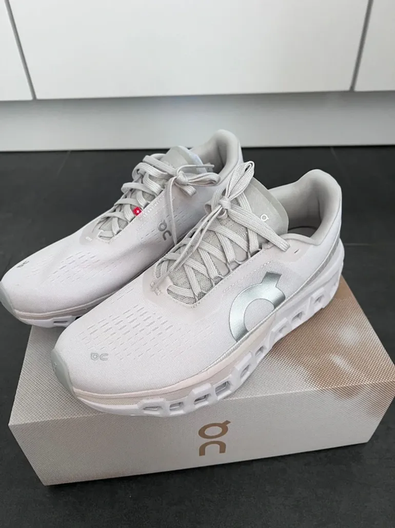 Used Lightweight On Running Shoes bike — image 1 of 6