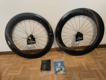 Used Reynolds AR80 Carbon Road Wheelset bike — image 4 of 6