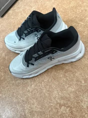 Used On Running On Shoes Size 41 bike — image 2 of 4