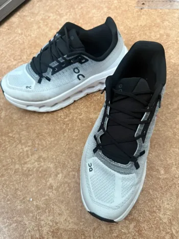 Used On Running On Shoes Size 41 bike — image 3 of 4