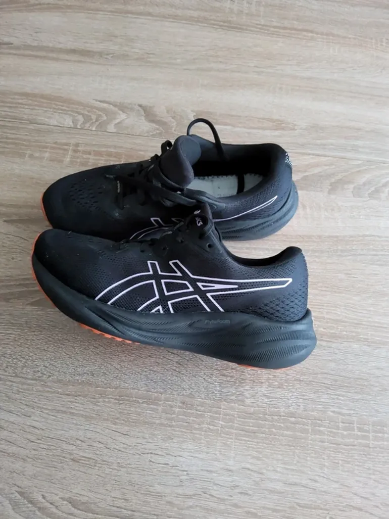 Used Asics Gel Pulse Gore-Tex bike — image 1 of 5