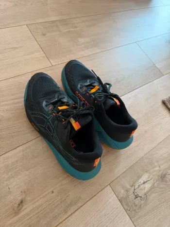Used Asics Trabuco Goretex bike — image 3 of 5