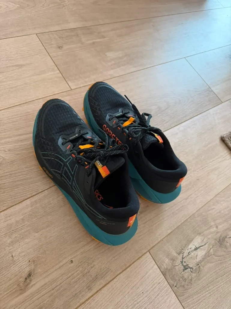 Used Asics Trabuco Goretex bike — image 3 of 5