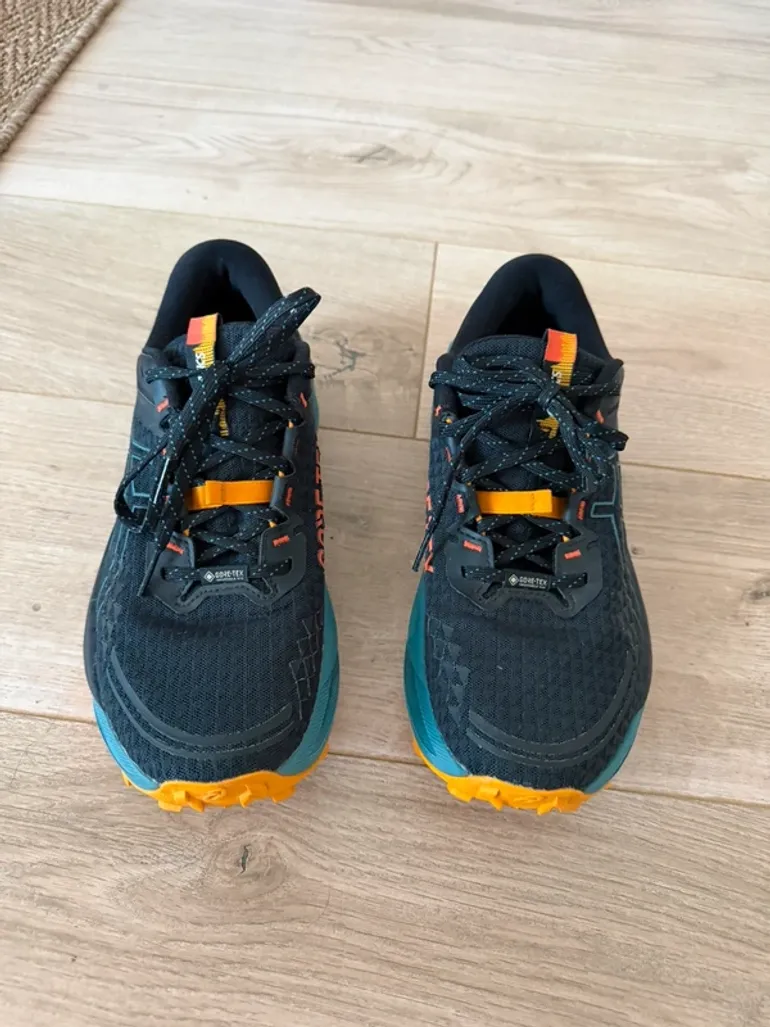 Used Asics Trabuco Goretex bike — image 2 of 5