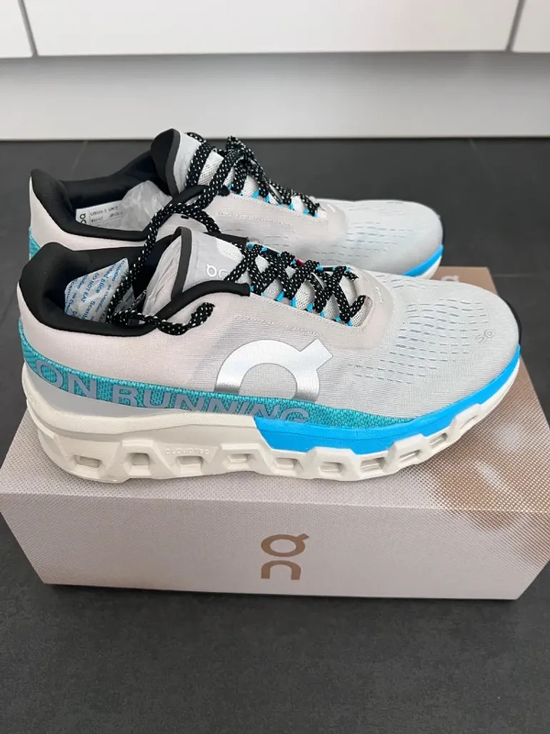 Used Lightweight On Running Shoes White/Blue Size 42 bike — image 4 of 5