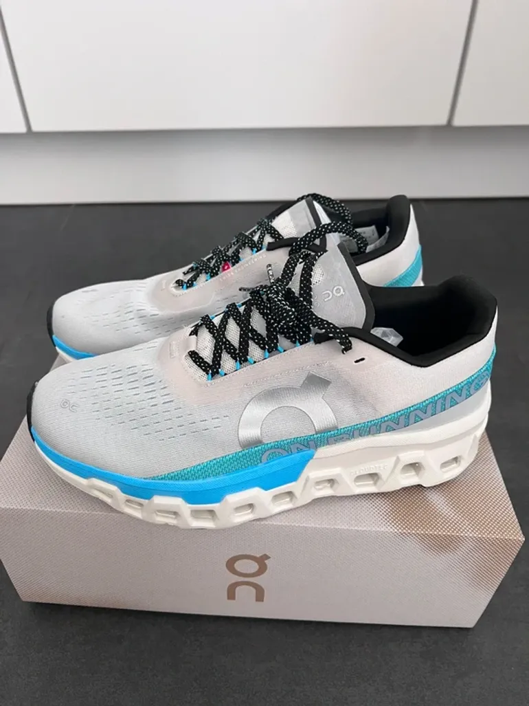 Used Lightweight On Running Shoes White/Blue Size 42 bike — image 1 of 5