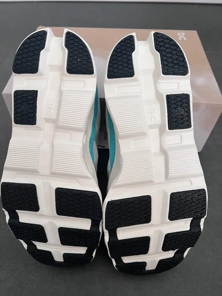 Used Lightweight On Running Shoes White/Blue Size 42 bike — image 5 of 5