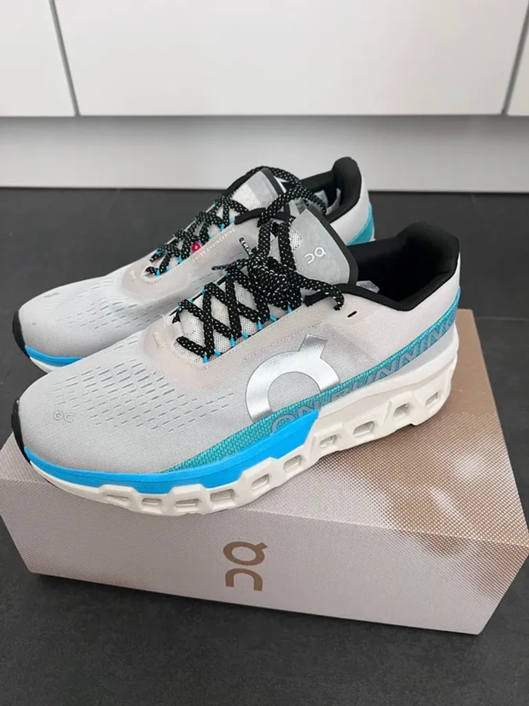 Used Lightweight On Running Shoes White/Blue Size 42 bike — image 2 of 5