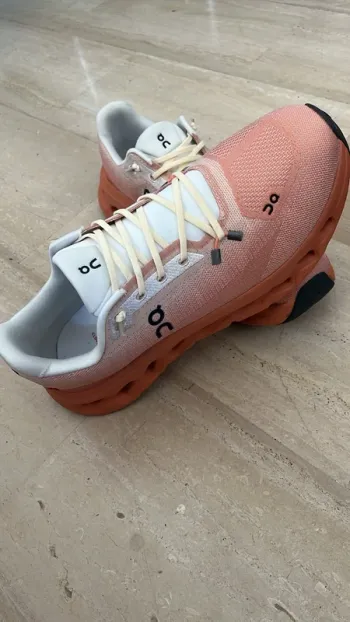 Used Orange On Running Chaussures bike — image 2 of 4