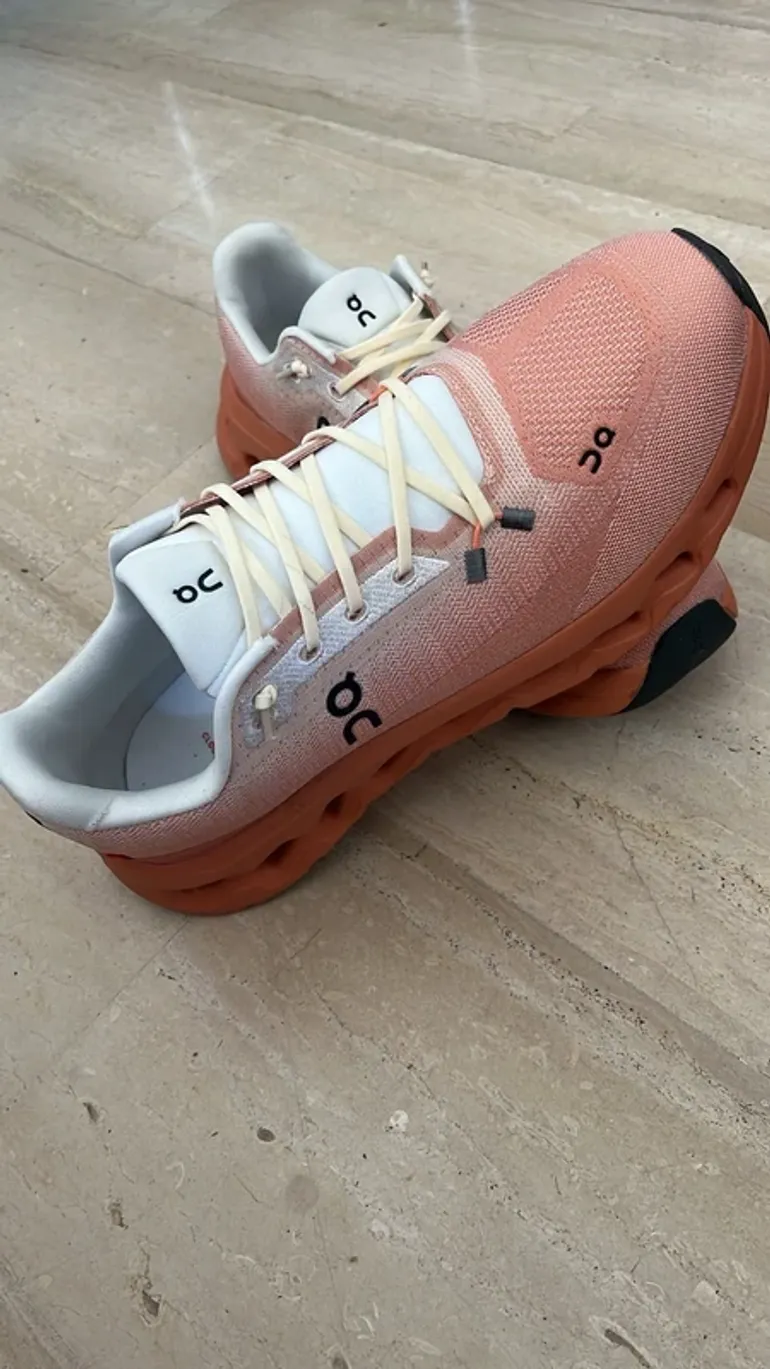 Used Orange On Running Chaussures bike — image 2 of 4