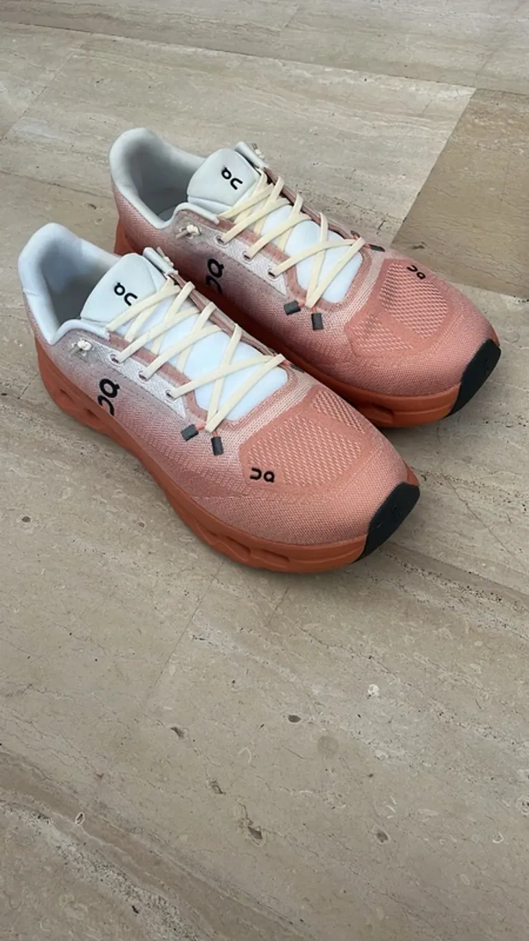 Used Orange On Running Chaussures bike — image 1 of 4