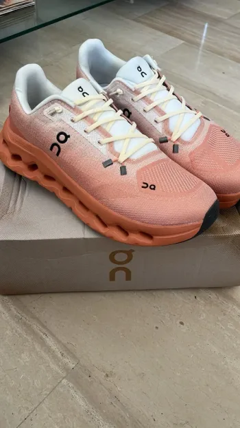 Used Orange On Running Chaussures bike — image 3 of 4