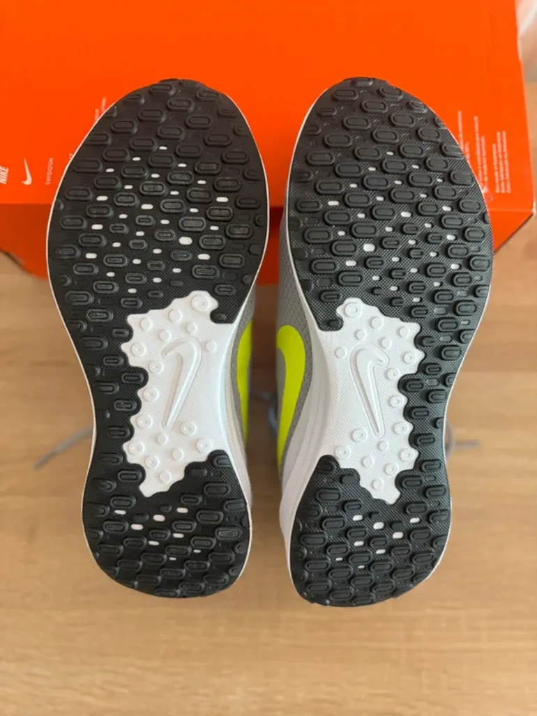 Used Adidas Nike Running bike — image 4 of 4