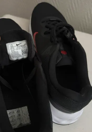 Used Nike Running Shoes bike — image 7 of 7