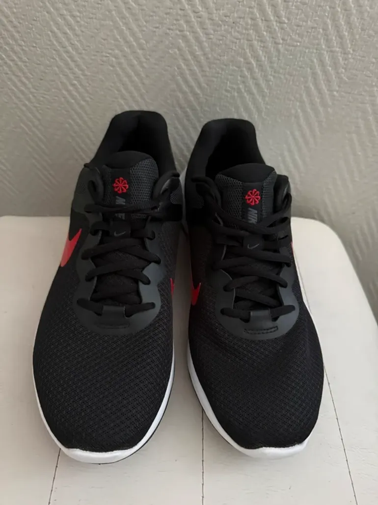 Used Nike Running Shoes bike — image 5 of 7