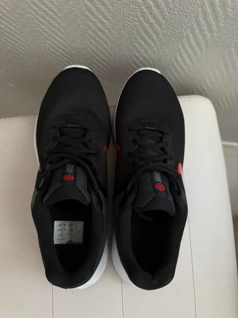 Used Nike Running Shoes bike — image 4 of 7