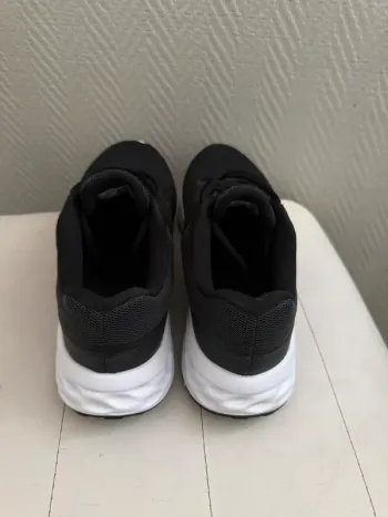 Used Nike Running Shoes bike — image 3 of 7