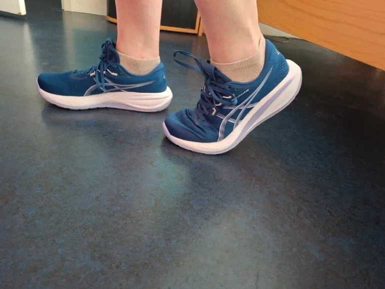 Used Asics Gel-Cumulus 28 bike — image 2 of 7