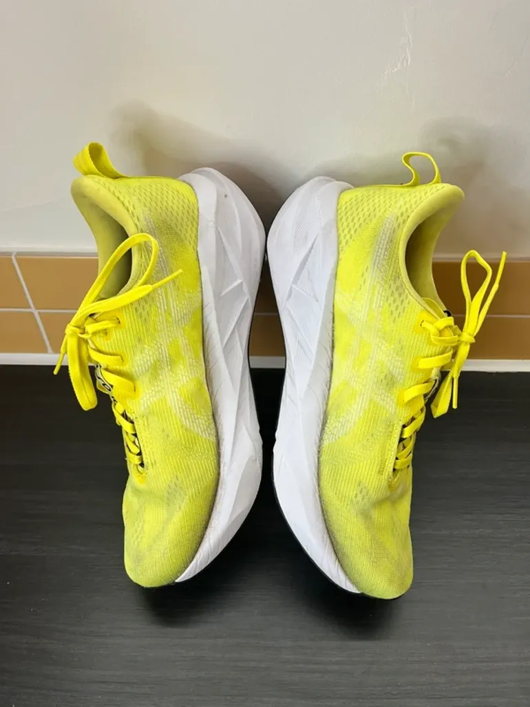 Used Asics Novablast 5 bike — image 3 of 12