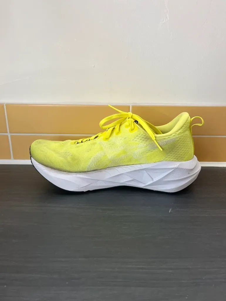 Used Asics Novablast 5 bike — image 10 of 12
