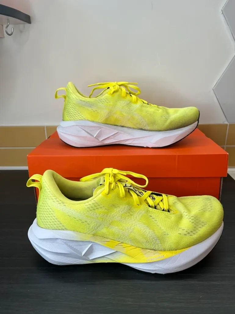 Used Asics Novablast 5 bike — image 1 of 12