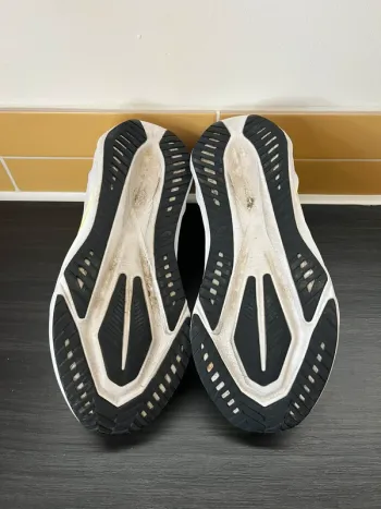 Used Asics Novablast 5 bike — image 5 of 12