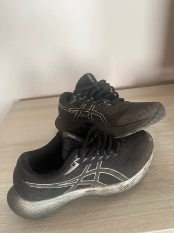Used Asics Running Shoes bike — image 3 of 4