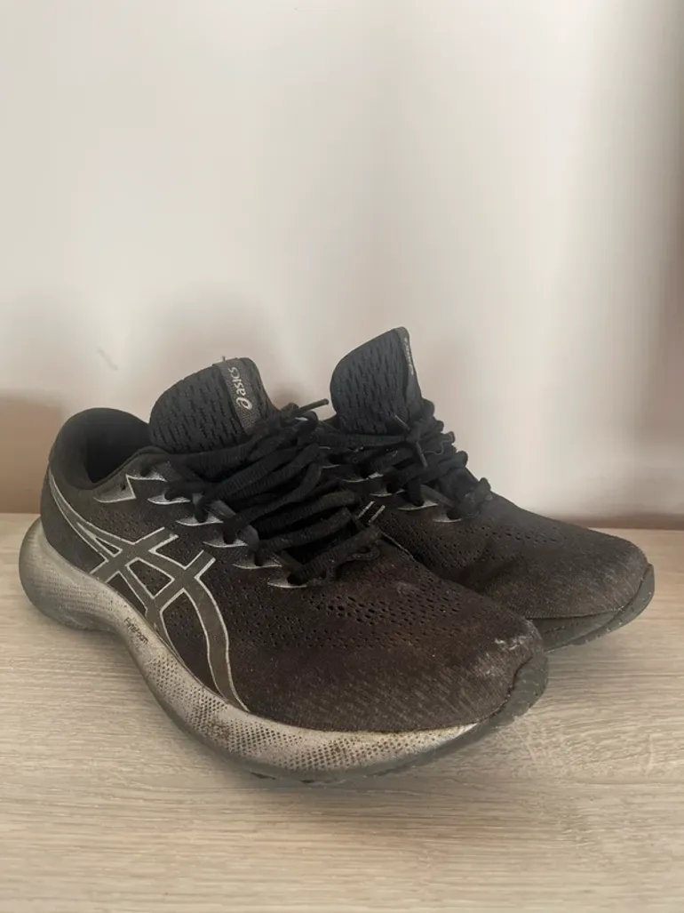 Used Asics Running Shoes bike — image 1 of 4