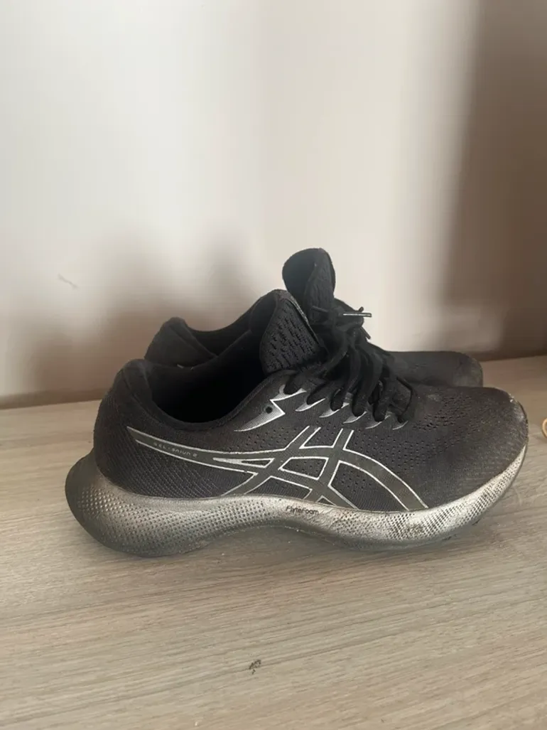 Used Asics Running Shoes bike — image 2 of 4