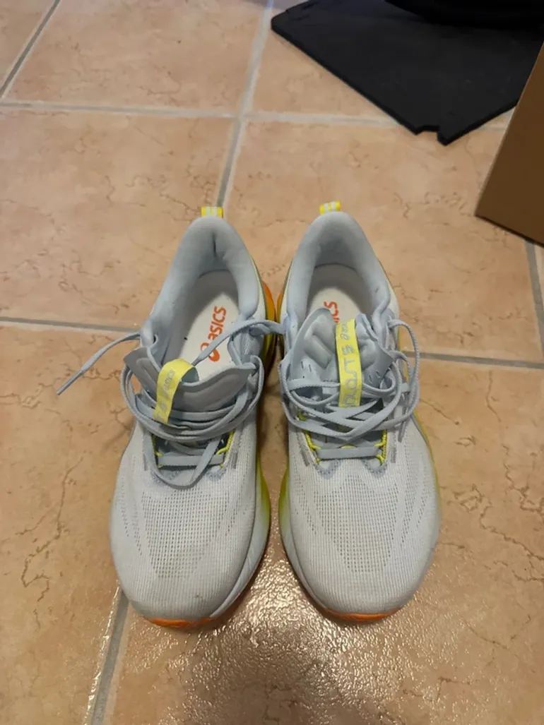 Used Asics Novablast 5 bike — image 1 of 6