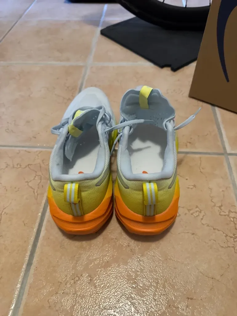 Used Asics Novablast 5 bike — image 3 of 6