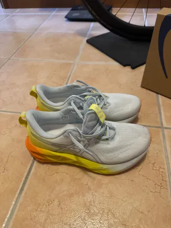 Used Asics Novablast 5 bike — image 2 of 6