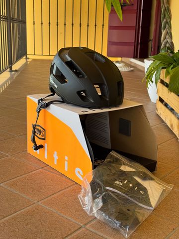 Brugt 100% Altis Helmet bike — billede 2 af 6