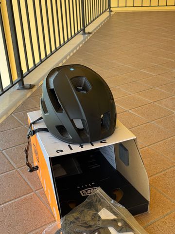 Brugt 100% Altis Helmet bike — billede 3 af 6