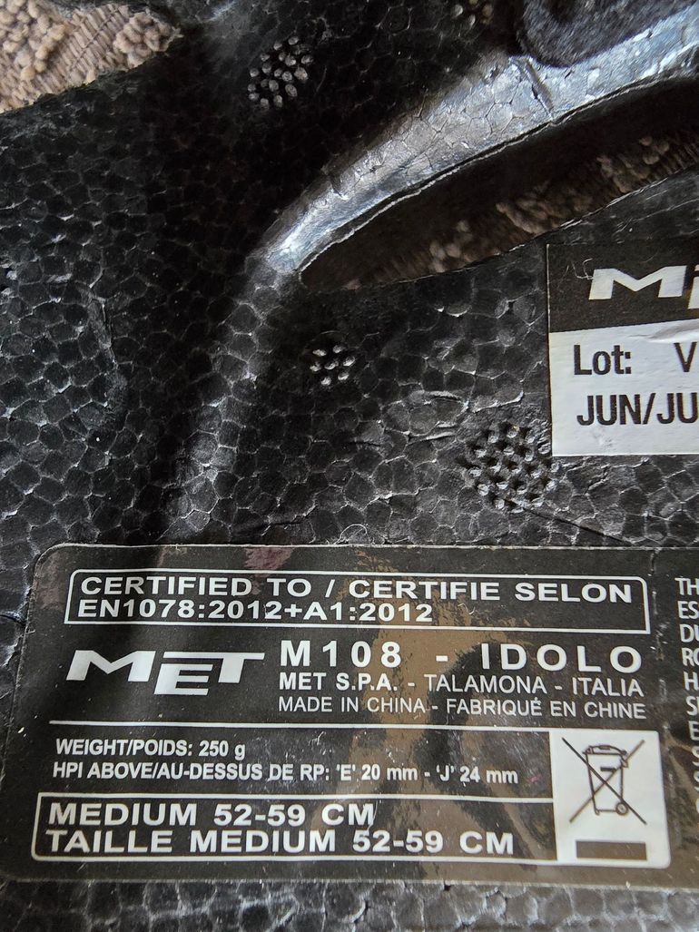 Used MET Casco IDolo bike — image 9 of 9