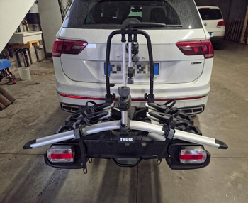 Used Thule VeloCompact 927 Towbar Bike Carrier bike — image 2 of 6