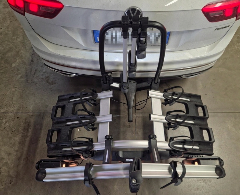 Used Thule VeloCompact 927 Towbar Bike Carrier bike — image 5 of 6