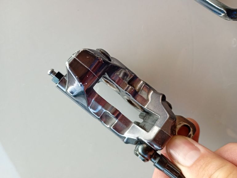 Used Shimano Deore XT 4 Piston Disc Brakes bike — image 8 of 14