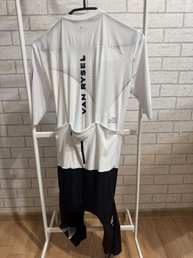 Used Van Rysel rcr roadsuit 2025 bike — image 2 of 3