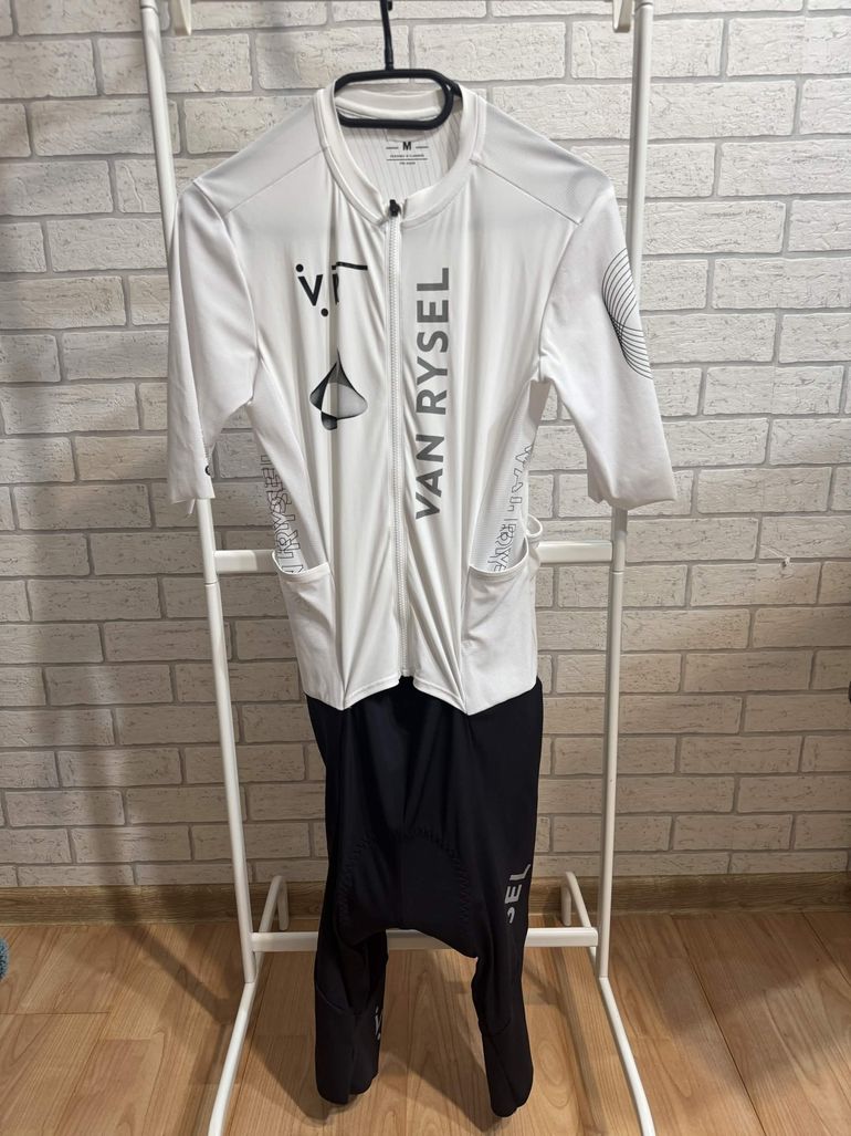 Used Van Rysel rcr roadsuit 2025 bike — image 1 of 3