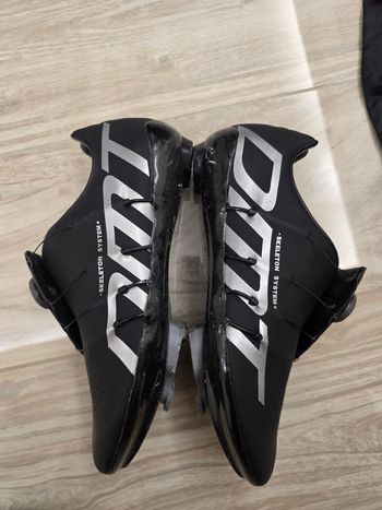 Used Dmt rs1 Size 43 Black and Silver Carbon Sole bike — image 7 of 13