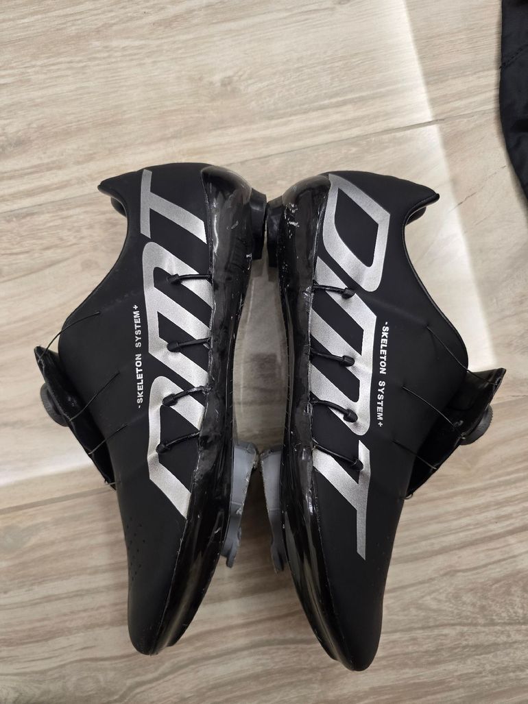Used Dmt rs1 Size 43 Black and Silver Carbon Sole bike — image 7 of 13
