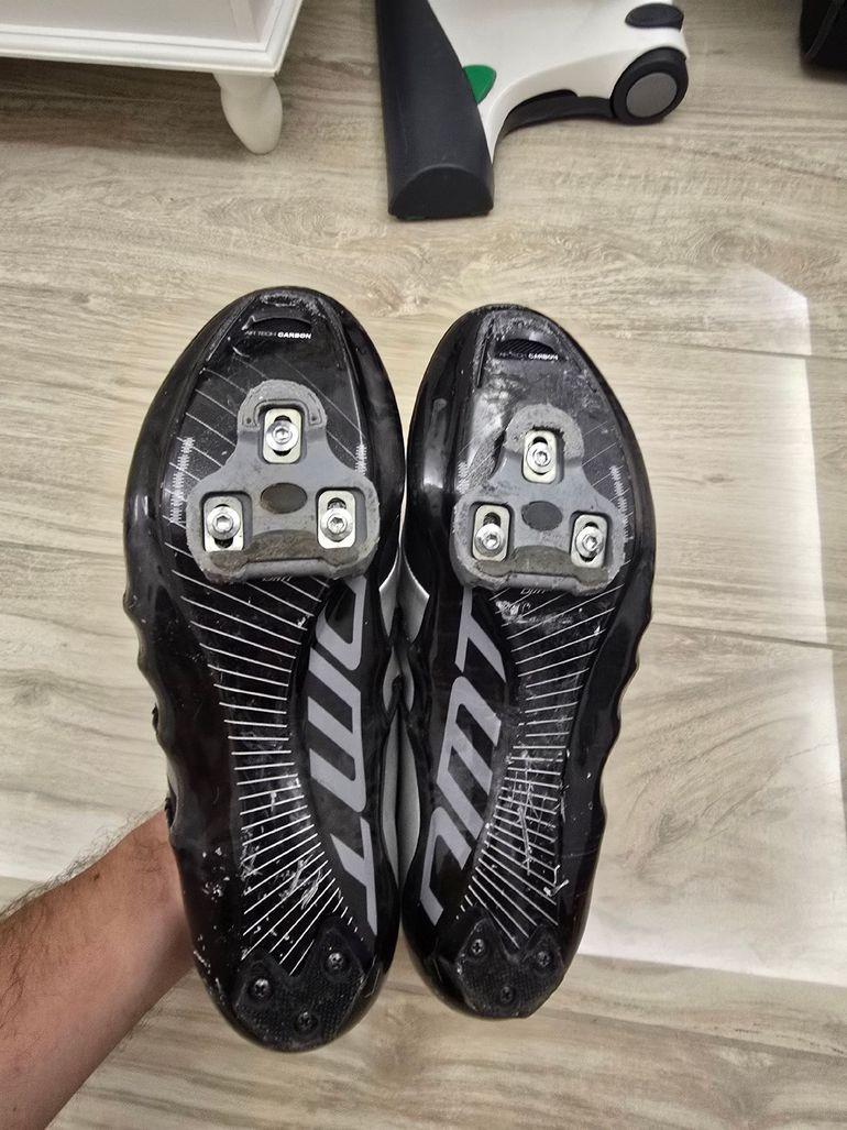 Used Dmt rs1 Size 43 Black and Silver Carbon Sole bike — image 4 of 13