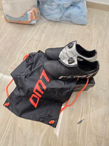 Used Dmt rs1 Size 43 Black and Silver Carbon Sole bike