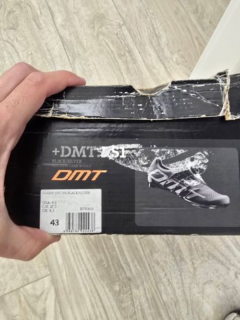 Used Dmt rs1 Size 43 Black and Silver Carbon Sole bike — image 10 of 13