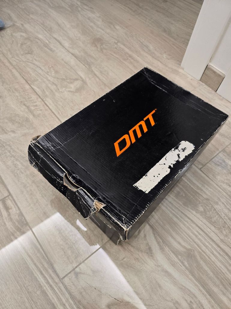 Used Dmt rs1 Size 43 Black and Silver Carbon Sole bike — image 9 of 13