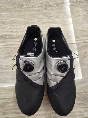 Used Dmt rs1 Size 43 Black and Silver Carbon Sole bike — image 2 of 13