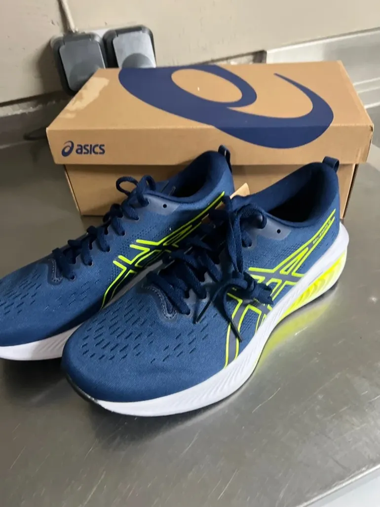 Used Asics Gel-Excite 10 bike — image 2 of 3
