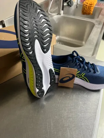 Used Asics Gel-Excite 10 bike — image 3 of 3