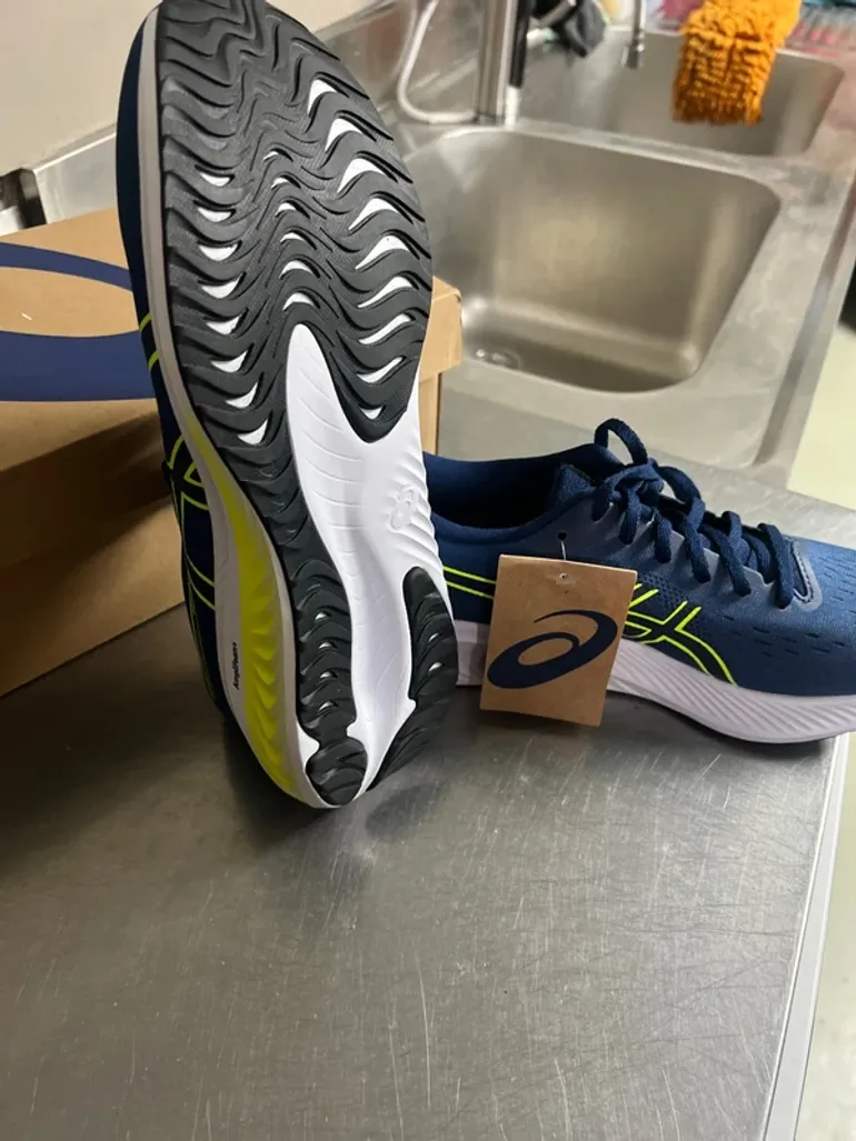 Used Asics Gel-Excite 10 bike — image 3 of 3